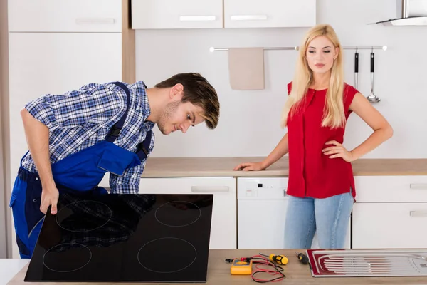 Repairman Installing Induction Cooker — Stock Photo, Image