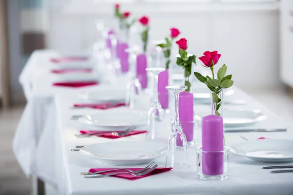 Bruiloft instelling met bloem — Stockfoto