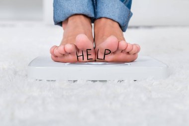 Ölçek ağırlığında üzerinde kişi