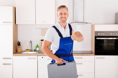 toolkit ile erkek işçi