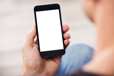 adam tutarak telefon