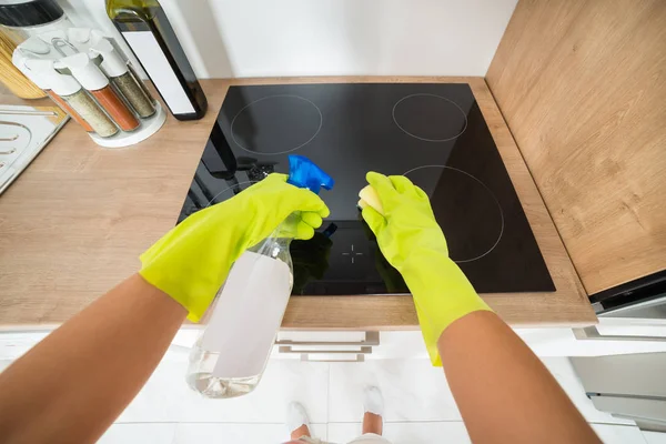 Woman Cleaning Induction Stove — Stock Photo, Image