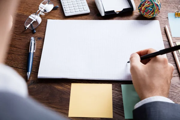 Businessperson Holding Pen – stockfoto