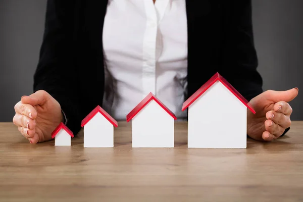 Businesswoman Protecting Houses — Stock Photo, Image