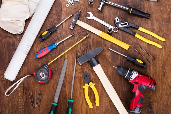 De hulpmiddelen van de bouw op Bureau — Stockfoto