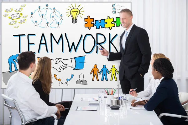 Zakenman Presentatie Teamwork Geeft Aan Zijn Collega Office — Stockfoto