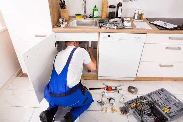 Plumber Repairing Sink Pipe — Stock Photo, Image