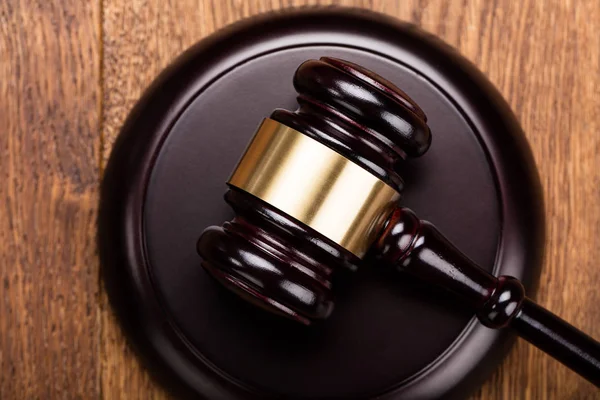 Wooden Gavel At Table — Stock Photo, Image