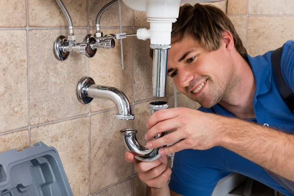 Plumber Fitting Sink Pipe — Stock Photo, Image