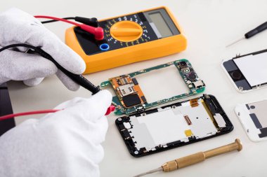 Cep telefonu kontrol kişi