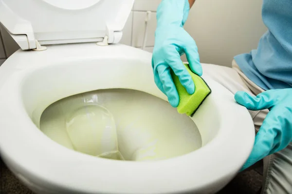 Person Cleaning Toilet — Stock Photo, Image