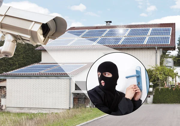 Telecamera di sicurezza cattura ladro — Foto Stock