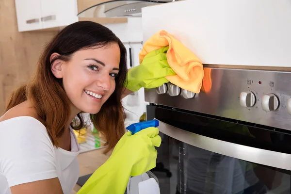 Woman Cleaning Oven — Stock Photo, Image