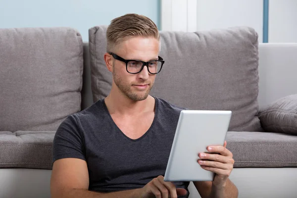 Man Looking At Digital Tablet — Stock Photo, Image