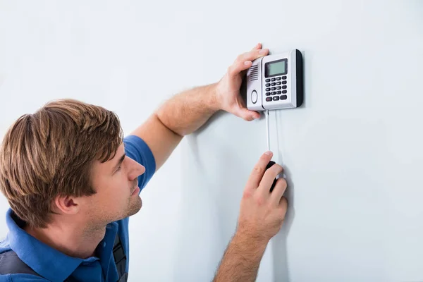 Repairman Fixing Security System — Stock Photo, Image