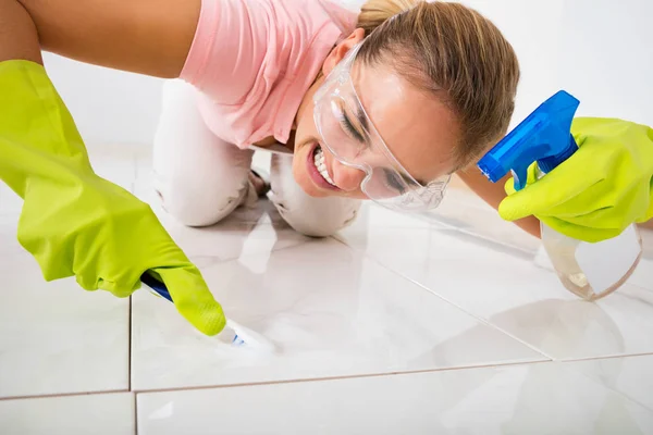 Woman Removing Stain — Stock Photo, Image