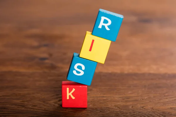 Risk Word düşen küplerin — Stok fotoğraf