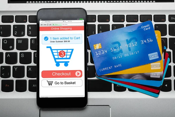 Mobilephone e cartões de crédito — Fotografia de Stock