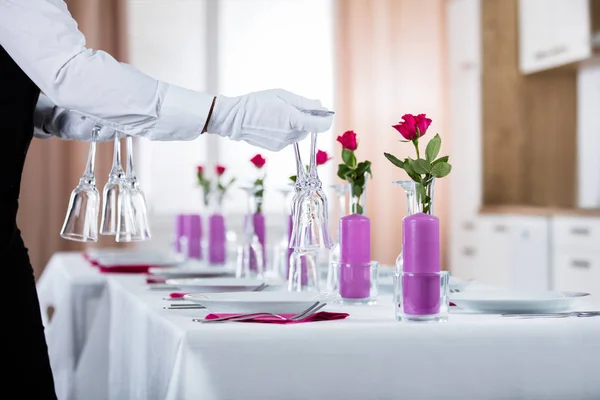 Serveur Réglage Table de mariage — Photo