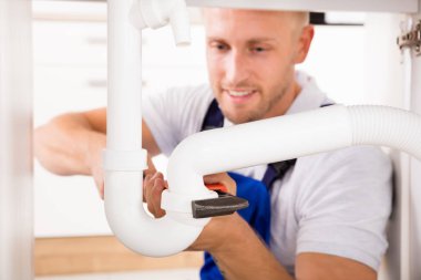 Tesisatçı sıkılaştırıcı lavabo boru