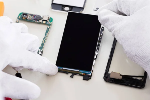 Technician Fixing Cellphone — Stock Photo, Image