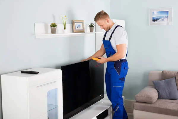 Electrician Checking Television — Stock Photo, Image