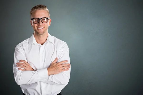 Joven hombre de negocios sonriente — Foto de Stock