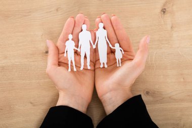 Aile Papercut Holding eller
