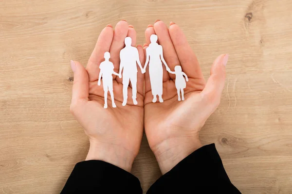 Hands Holding Family Papercut — Stock Photo, Image