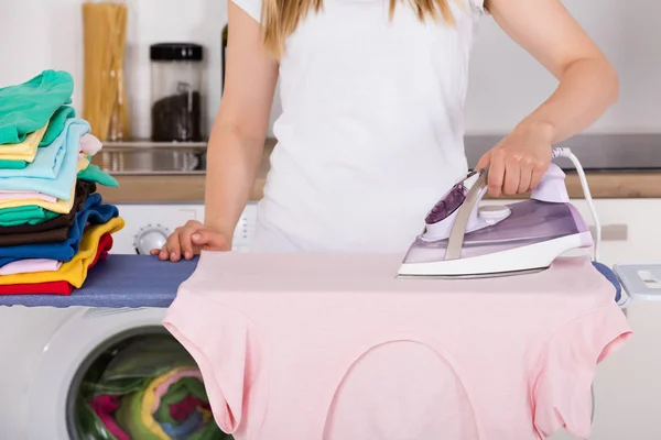 Woman Ironing Clothes — Stock Photo, Image