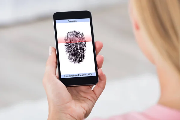 Handy zeigt Fingerabdruck — Stockfoto