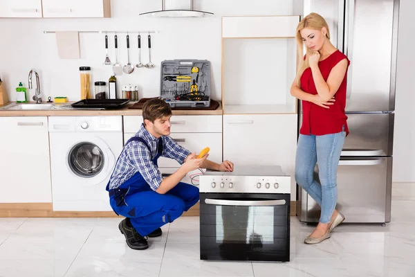 Male Worker Repairing Oven — Stock Photo, Image