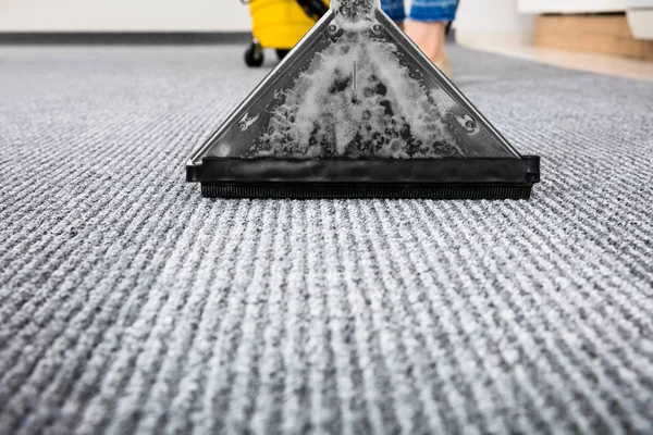 Vacuum Cleaner Cleaning Carpet — Stock Photo, Image