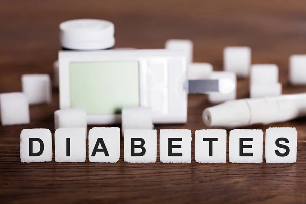 Текст діабету на цукрових кубиках — стокове фото
