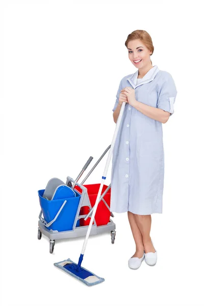 Vrouwelijke Janitor schoonmaken verdieping — Stockfoto