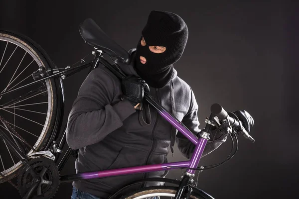 Person bär Balaclava — Stockfoto