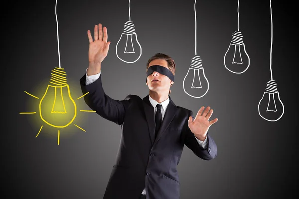 Businessman Searching For Idea — Stock Photo, Image