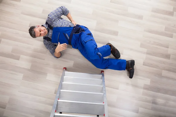 Repairman Fallen From Ladder — Stock Photo, Image