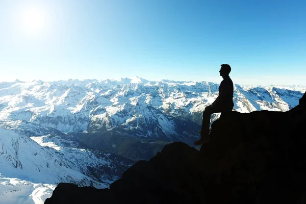 Man Sitting At Edge Of Cliff — Stock Photo, Image