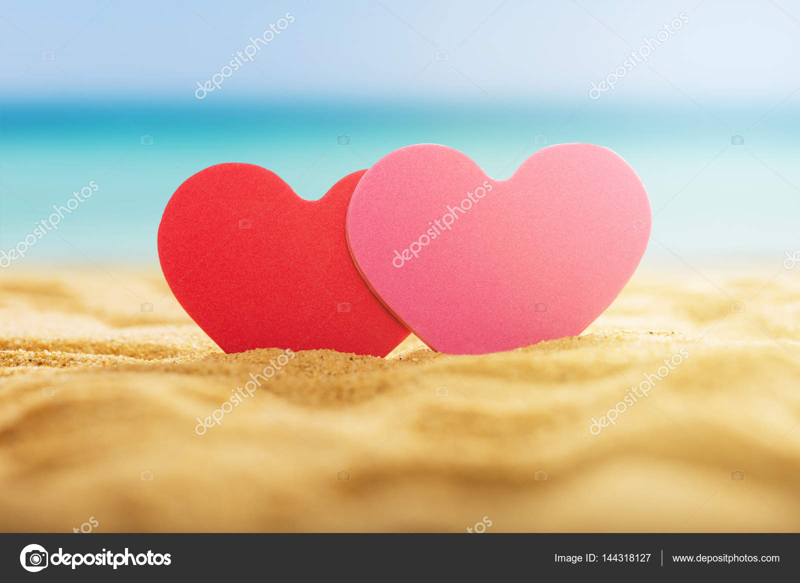 Deux Coeur Sur La Plage De Sable Photographie Andreypopov