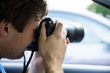 Özel Dedektif ile fotoğraf makinesi