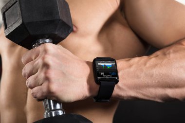 Egzersiz yaparak erkek atlet