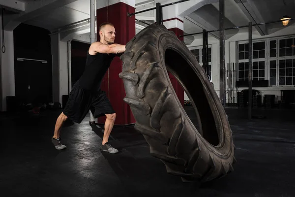 Male Athlete Doing Exercise — Stock Photo, Image