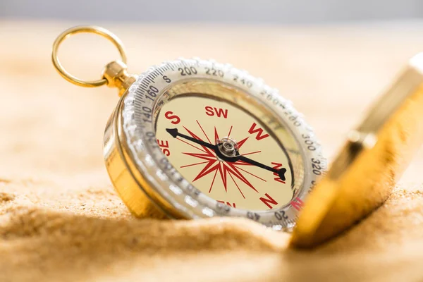 Compass On Sandy Beach — Stock Photo, Image