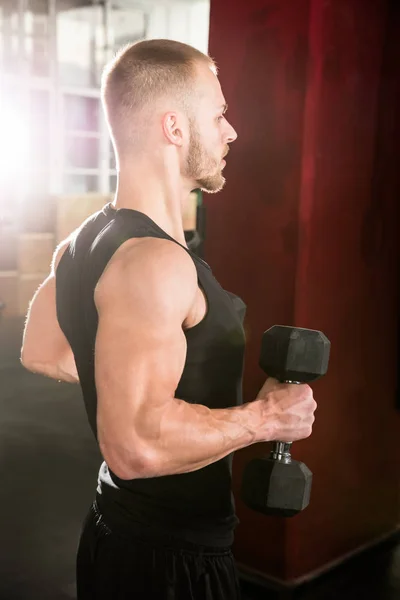 Hombre atleta haciendo ejercicio —  Fotos de Stock