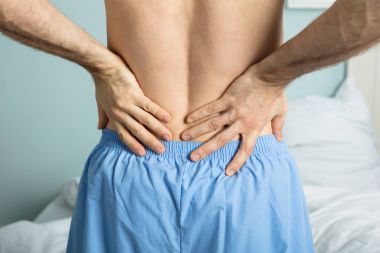 Adam onun ağrısı olan