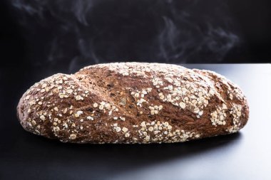 Taze pişmiş ekmek.