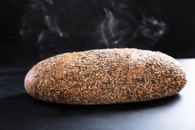 Taze pişmiş ekmek.