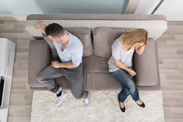 Upset Couple Sitting On Couch — Stock Photo, Image