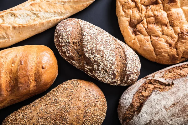 Taze pişmiş ekmekler — Stok fotoğraf